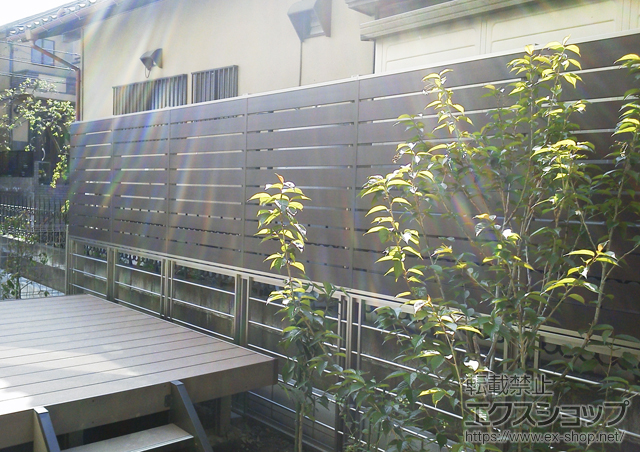 神奈川県横浜市ののフェンス・柵 ジオーナフェンス (上段)YS型/(下段)BP型  多段柱仕様（2段） 施工例