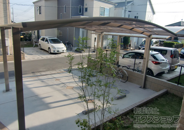 埼玉県鴻巣市のLIXIL リクシル（トステム）のカーポート カーブポートシグマIII ワイド 積雪〜20cm対応 施工例