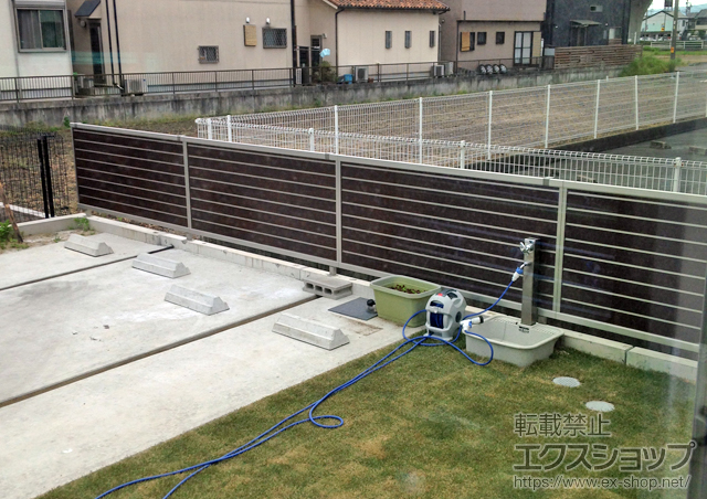 愛知県一宮市ののフェンス・柵 ルシアスフェンスF02型 横目隠し 木調カラー 自由柱施工 施工例
