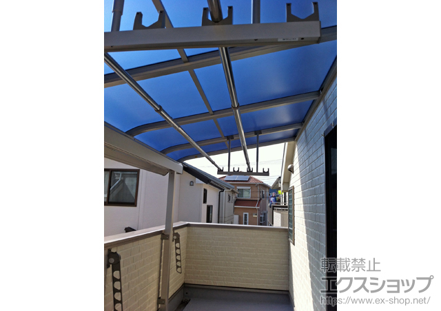 兵庫県神戸市ののバルコニー・ベランダ屋根 ヴェクターテラス R型 屋根タイプ 単体 積雪〜20cm対応＋吊り下げ式物干し 標準 2本入 施工例