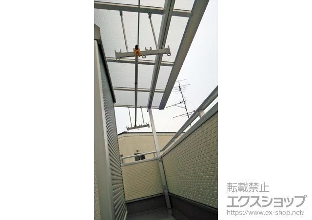兵庫県神戸市のLIXIL リクシル（トステム）のバルコニー・ベランダ屋根 ライザーテラスII F型 屋根タイプ 連棟 積雪〜20cm対応 施工例