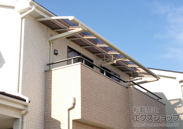 千葉県鎌ケ谷市のLIXIL リクシル（トステム）のバルコニー・ベランダ屋根 パワーアルファ L型 ルーフタイプ 連棟 積雪〜30cm対応＋パワーアルファ用 吊り下げ物干し 施工例