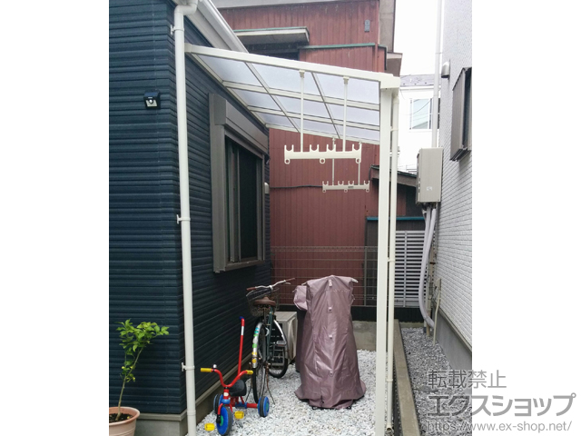 神奈川県川崎市のLIXIL リクシル（トステム）のテラス屋根 ライザーテラスII F型 テラスタイプ 単体 積雪〜20cm対応＋吊り下げ物干し 施工例