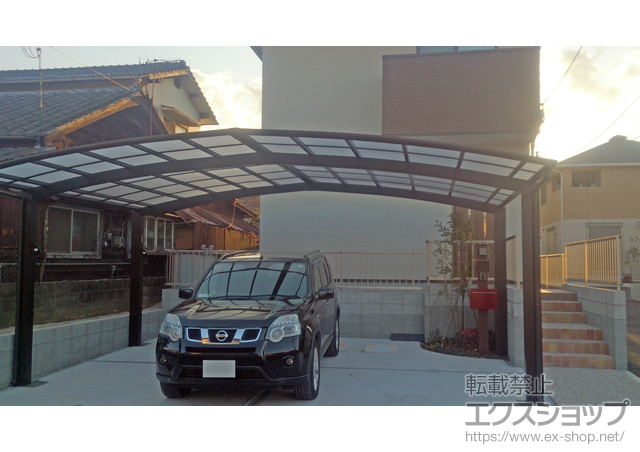 福岡県京都郡ののカーポート レイナトリプルポートグラン　積雪〜20cm対応＋水平式物干し(カーポート柱用) 標準 2本入×1 施工例