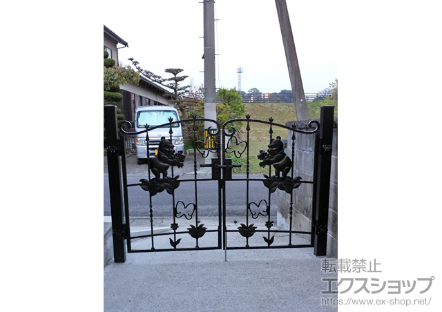 大分県宇佐市のLIXIL リクシル(新日軽)の門扉 ディズニー門扉プーさんA型 両開き 角門柱式 施工例