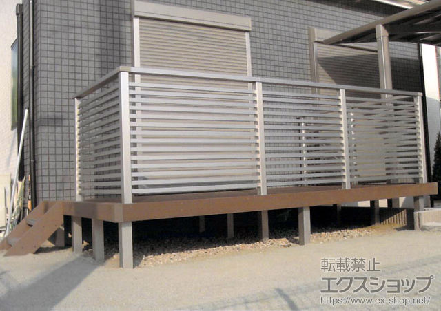 奈良県葛城郡王寺町ののウッドデッキ リウッドデッキ 200＋シンプルモダンデッキフェンス7型＋リウッドステップ5型 Sタイプ（2段）×1セット 施工例