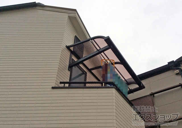 兵庫県明石市のの二重窓（内窓）、サイクルポート・駐輪場、テラス屋根、バルコニー・ベランダ屋根 ライザーテラスII R型 ルーフタイプ 単体 積雪〜20cm対応 施工例