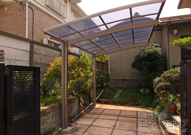 東京都世田谷区のLIXIL リクシル（トステム）のカーポート カーブポートシグマIII 積雪〜20cm対応＋着脱式サポート ロング柱23用 1本入り 施工例