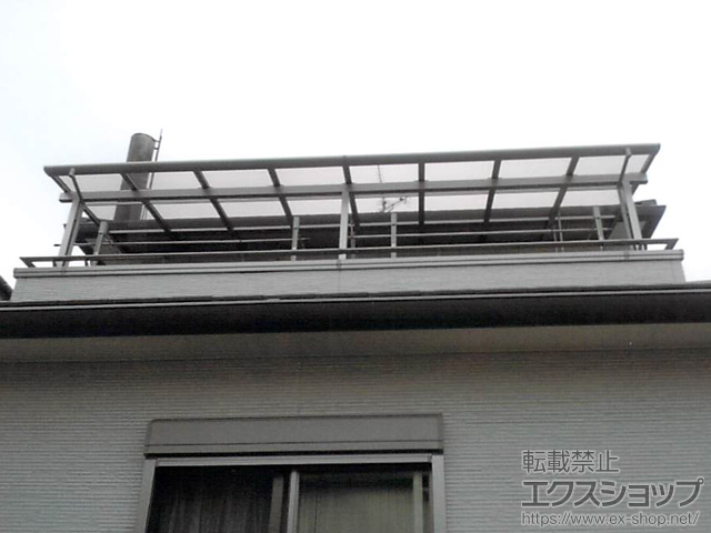 埼玉県八潮市ののカーポート、バルコニー・ベランダ屋根 パワーアルファ F型 屋根タイプ 連棟 積雪〜30cm対応＋吊下げ物干し 施工例