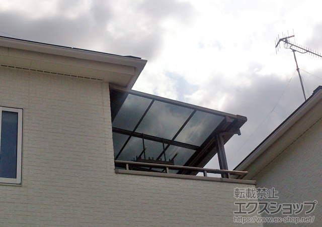 兵庫県明石市のLIXIL リクシル（トステム）のバルコニー・ベランダ屋根 ライザーテラスII F型 屋根タイプ 単体 積雪〜20cm対応 施工例