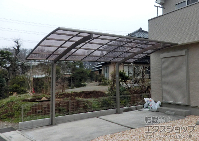 埼玉県上尾市のLIXIL リクシル（トステム）のカーポート カーブポートシグマIII 積雪〜20cm対応 施工例