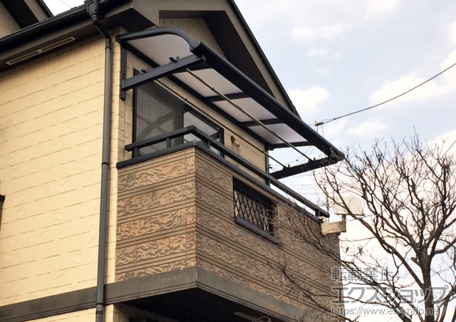 神奈川県横浜市のLIXIL リクシル（トステム）のバルコニー・ベランダ屋根 パワーアルファ RB型 ルーフタイプ 単体 積雪〜30cm対応＋ルーフ用竿掛け 施工例