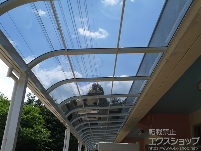 埼玉県川越市のLIXIL リクシル（トステム）のテラス屋根 ライザーテラスII R型 テラスタイプ 連棟 積雪〜20cm対応 施工例