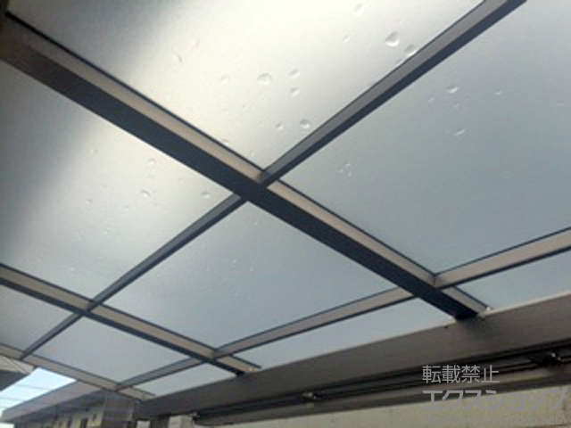 神奈川県相模原市のLIXIL リクシル（トステム）のバルコニー・ベランダ屋根 ライザーテラスII F型 屋根タイプ 単体 積雪〜20cm対応 施工例