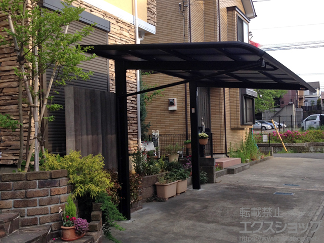 千葉県市川市のLIXIL リクシル（トステム）のカーポート レガーナポートシグマIII 雨樋あり　積雪〜20cm対応 施工例