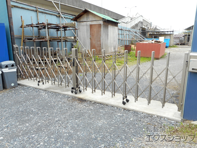 東京都西多摩郡瑞穂町ののカーゲート トリップゲート RB型 ノンレール 両開き 54W(27S+27M) 施工例