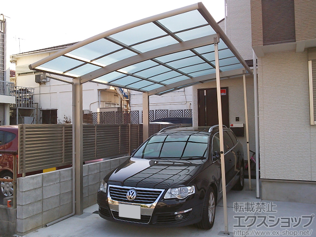 東京都世田谷区ののカーポート レイナポートグラン　積雪〜20cm対応＋着脱式サポート　標準・ハイルーフ兼用（2本入り） 施工例