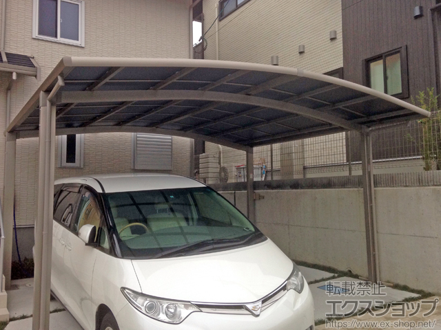 広島県尾道市のLIXIL リクシル（トステム）のカーポート カーブポートシグマIII ワイド 積雪〜20cm対応 施工例