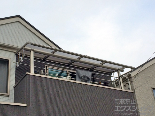 神奈川県横浜市ののバルコニー・ベランダ屋根 プレシオステラス R型 屋根タイプ 単体 積雪〜20cm対応＋吊下げ物干し 標準 2本入×1セット 施工例