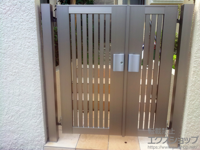 千葉県流山市のの門扉 ライシス門扉 4型 太たて桟 両開き親子 柱使用 施工例