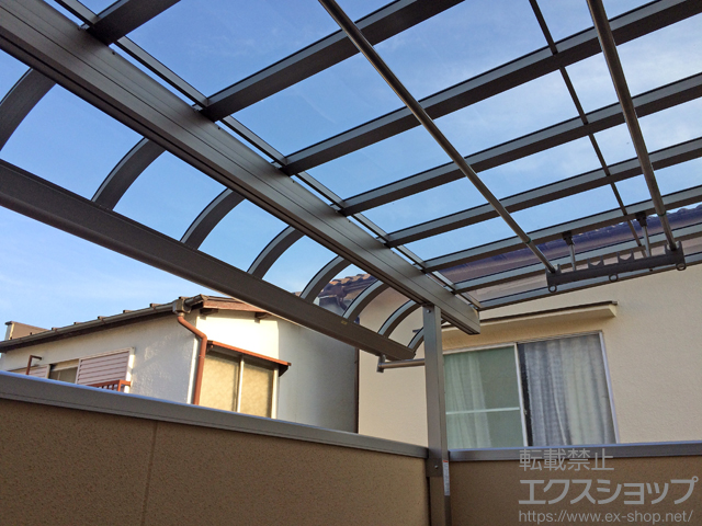 兵庫県川西市のLIXIL リクシル（トステム）のバルコニー・ベランダ屋根 パワーアルファ RB型 屋根タイプ 単体 積雪〜30cm対応 施工例