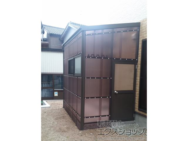 島根県安来市のLIXIL リクシル（トステム）のストックヤード フリーヤード ドアタイプ 積雪〜20cm対応＋フリーヤード用物干しセット 標準2本入り＋フリーヤード用引違窓1.5間スパン用 施工例