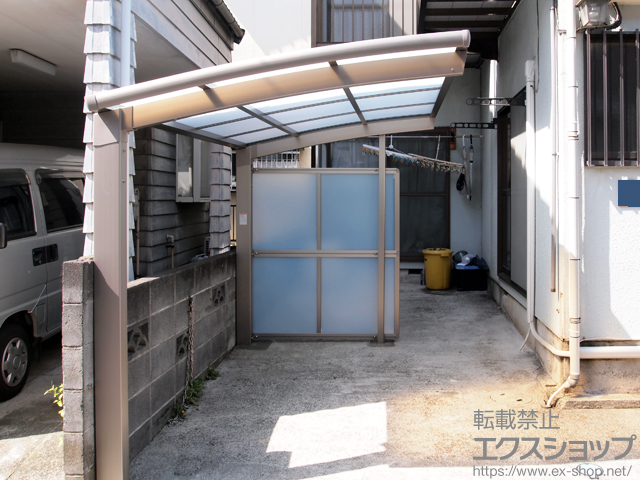 神奈川県相模原市のLIXIL リクシル（トステム）のカーポート カーブパークシグマIII パネル側面1面囲い 積雪〜20cm対応 施工例