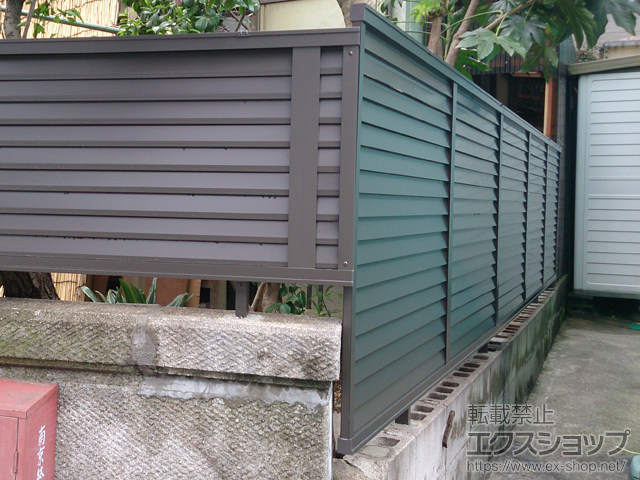 奈良県奈良市ののフェンス・柵 プレスタフェンス 8型 横ルーバー フリーポールタイプ 施工例