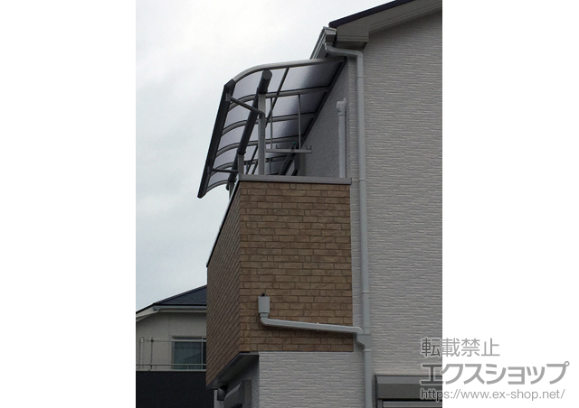大阪府岸和田市ののバルコニー・ベランダ屋根 プレシオステラス R型 屋根タイプ 連棟 積雪〜20cm対応＋プレシオステラス用 吊り下げ式物干し 施工例
