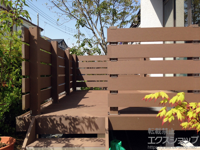 埼玉県草加市ののウッドデッキ リウッドデッキ 200＋リウッドステップ5型 Sタイプ(2段)＋リウッドデッキフェンス3型＜横スリット＞ 施工例