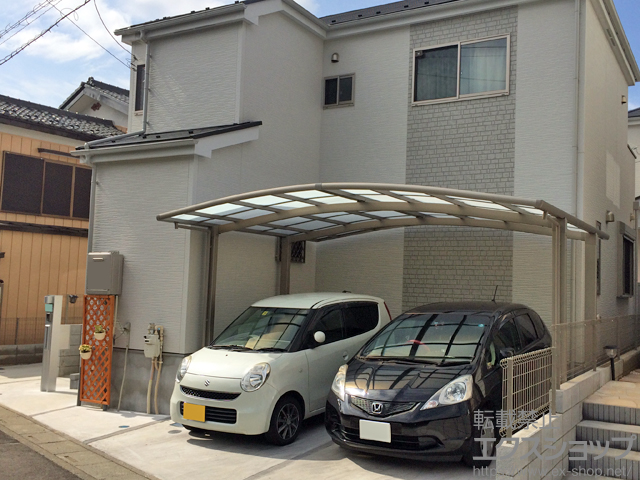 埼玉県越谷市のLIXIL リクシル（トステム）のカーポート カーブポートシグマIII ワイド 積雪〜20cm対応 施工例