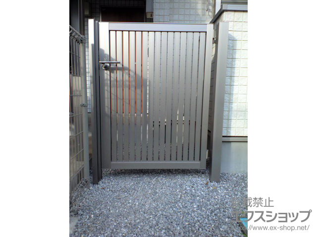 埼玉県さいたま市のの門扉 プレスタ門扉 7T型 たてスリット 片開き 柱使用 施工例