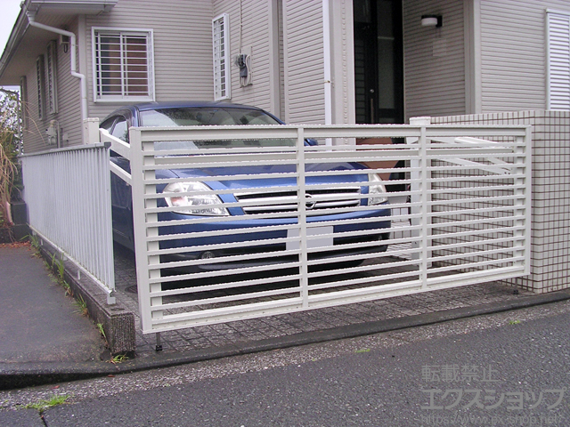 神奈川県横浜市ののカーゲート オーバードアS1型 手動式 施工例