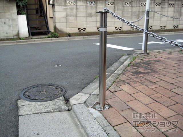 東京都中野区ののカーゲート スペースガード(車止め) F48型 埋込み式 キー付き 施工例