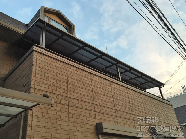 大阪府高石市のLIXIL リクシル（トステム）のバルコニー・ベランダ屋根 ライザーテラスII F型 屋根タイプ 連棟 積雪〜20cm対応＋吊り下げ物干し ワイド 施工例