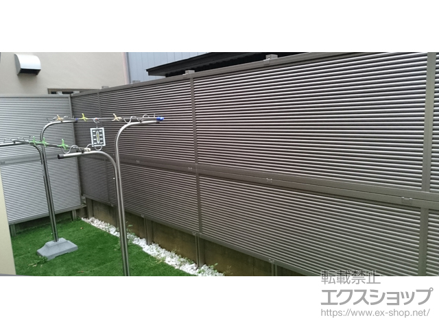 埼玉県川口市ののフェンス・柵 ライシスフェンス 13型 横ルーバー アルミ多段柱使用 施工例