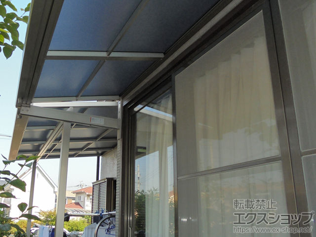 静岡県富士市のLIXIL リクシル（トステム）のバルコニー・ベランダ屋根 ライザーテラスII F型 ルーフタイプ 単体 積雪〜20cm対応 施工例