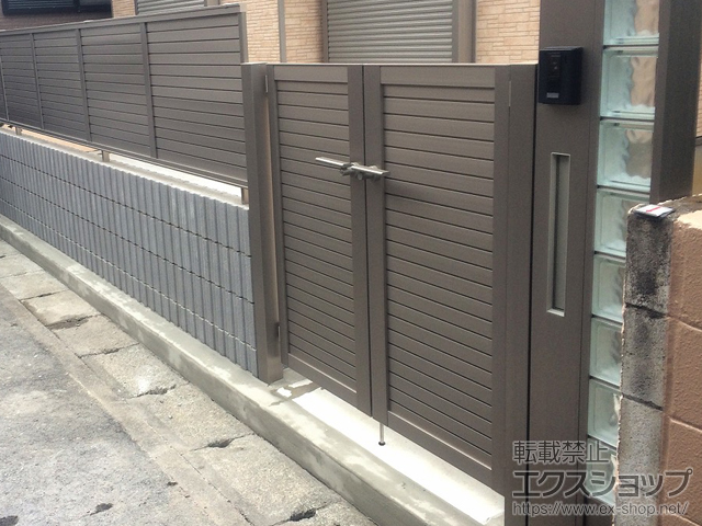 埼玉県春日部市のの門扉 プレスタ門扉 5型 横目隠し 両開き 柱使用 施工例