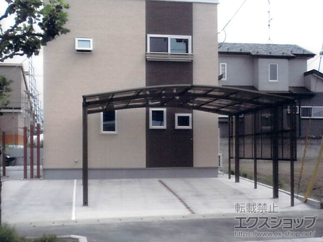 青森県八戸市のLIXIL リクシル（トステム）のカーポート カーブポートシグマIII ワイド 積雪〜20cm対応＋サイドパネル 施工例