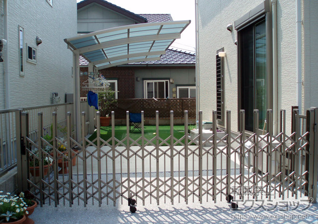福岡県北九州市ののカーゲート トリップゲート ペットガード型 ノンレール 片開き 37Ｓ 施工例