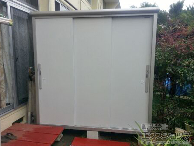 神奈川県藤沢市のの物置・屋外倉庫 エスモ 一般型 1950×750×1959(ESD-1907AGL　PW) 施工例