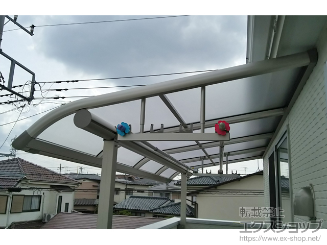 千葉県八千代市ののバルコニー・ベランダ屋根 プレシオステラス R型 屋根タイプ 単体 積雪〜20cm対応＋吊り下げ式物干し 施工例