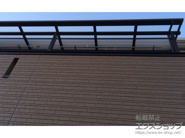 宮城県岩沼市のLIXIL リクシル（トステム）のバルコニー・ベランダ屋根 ライザーテラスII F型 屋根タイプ 連棟 積雪〜20cm対応 施工例