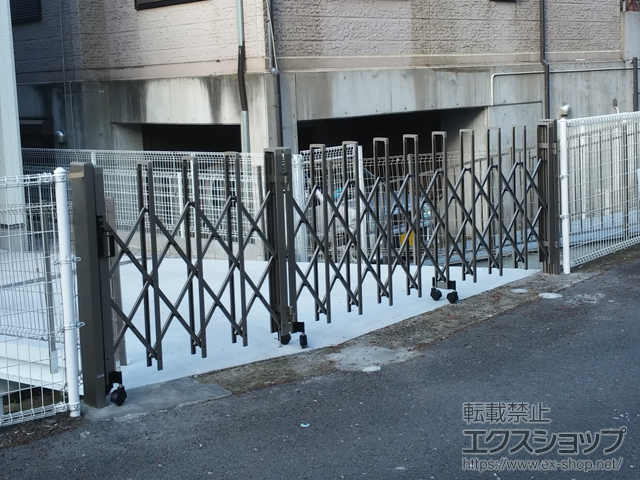 神奈川県横浜市ののカーゲート トリップゲート RB型 ノンレール 片開き親子 施工例