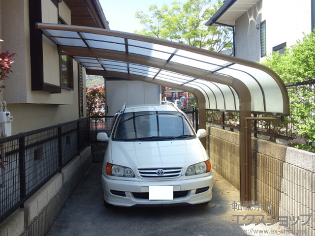 長崎県佐世保市のLIXIL リクシル（トステム）のカーポート テールポートシグマIII 積雪〜20cm対応 施工例