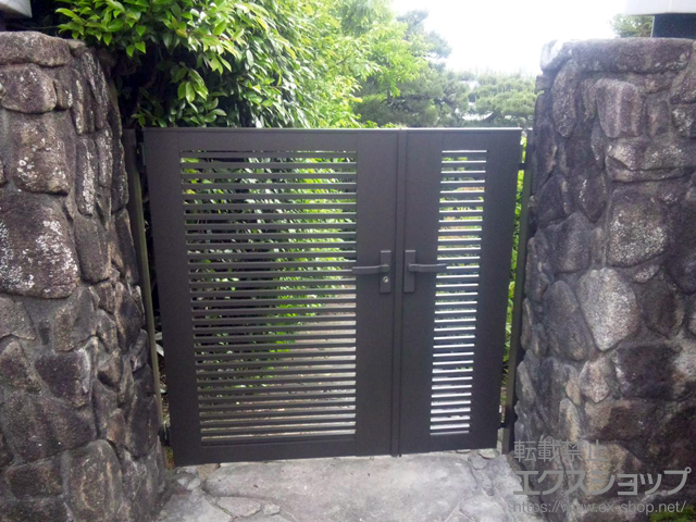 広島県広島市のの門扉 ライシス門扉 1型 細横桟 両開き親子 柱使用 施工例