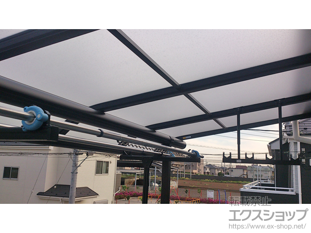 千葉県船橋市ののバルコニー・ベランダ屋根 プレシオステラス R型 屋根タイプ 単体 積雪〜20cm対応＋吊り下げ式物干し 施工例