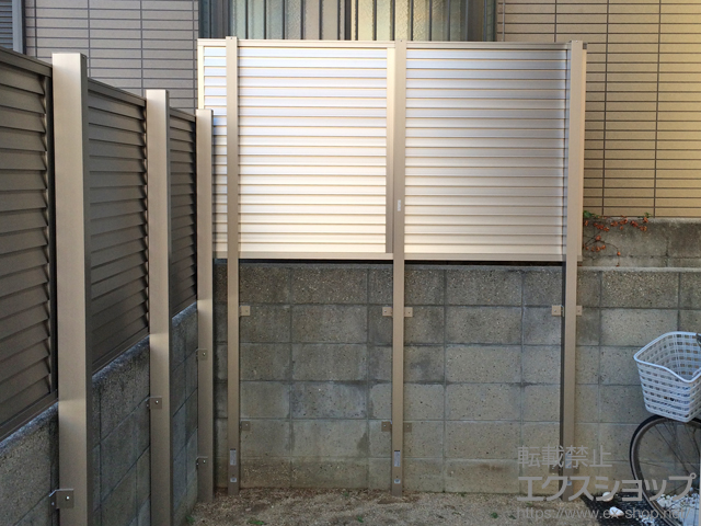 兵庫県西宮市のLIXIL リクシル（トステム）のフェンス・柵 プレスタフェンス8型 多段柱仕様（1段） 施工例