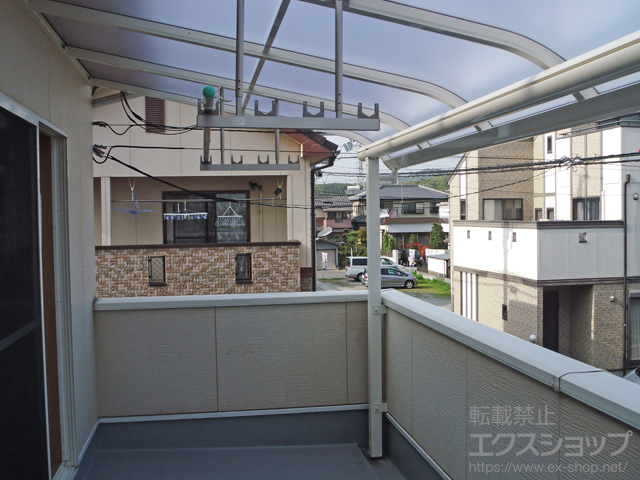 兵庫県姫路市ののバルコニー・ベランダ屋根 ヴェクターテラス R型 屋根タイプ 単体 積雪〜20cm対応＋吊り下げ式物干し 施工例