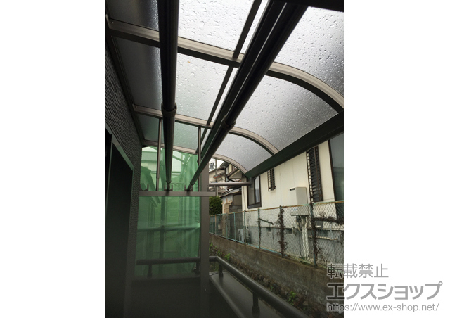 大阪府箕面市ののバルコニー・ベランダ屋根 ヴェクターテラス R型 屋根タイプ 単体 積雪〜20cm対応＋吊り下げ式物干し 施工例